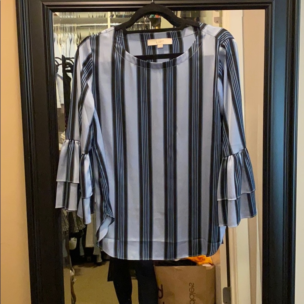 Adorable blue striped blouse
